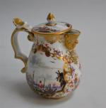 MEISSEN
Pot couvert en porcelaine à décor polychrome et or de...
