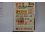 CHINE un album de timbres postes