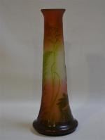 GALLE
Grand vase en verre multicouche à décor dégagé à l'acide...