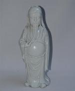 CHINE
Sage taoïste en porcelaine à glacure blanche
H.: 40 cm