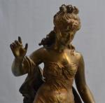Auguste MOREAU (1834-1917) d'après.
Jeune femme dansant
Bronze signé, présenté sur un...
