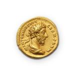 MARC AURÈLE (161-180)
Auréus. 7,28 g. Rome (175)
Son buste lauré et...