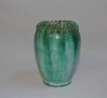 ANNEES 50
Vase en céramique à glaçure verte, le col simulant...