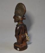 SUJET en bois sculpté représentant un homme
Travail africain
H.: 28 cm