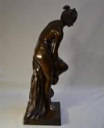 Christophe Gabriel ALLEGRAIN (1710-1795) d'après.
Vénus au bain, ou La baigneuse
Bronze...