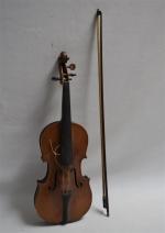 VIOLON et ARCHET
L.: 36.2 cm (violon) et 75 cm (archet)...
