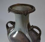 Paul LOUCHET (1854-1936)
Vase néoclassique en porcelaine, de forme méplate à...
