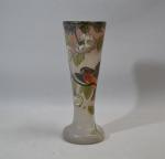 LEGRAS
Vase en verre à décor émaillé à l'oiseau branché, signé
H.:...