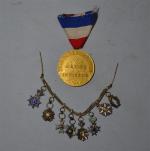France Brochette de 8 décorations miniatures, dont Palmes académiques, Mérite...