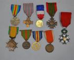 France Lot de 9 décorations : Légion d'honneur, Croix de...