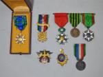 France Lot de 6 décorations : Chevalier de la Légion...