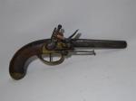 Pistolet d'arçon, modèle 1777. Canon rond. Coffre en laiton, marqué...