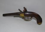 Pistolet d'arçon, modèle 1777. Canon rond. Coffre en laiton, marqué...