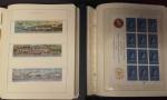 Dans deux albums Leuchtturm bleu, collection de timbres neufs des...