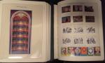 Dans deux albums Leuchtturm bleu, collection de timbres neufs des...