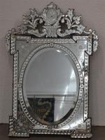 VENISE
Miroir à fronton en verre gravé
117 x 81 cm
