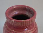 Jean BESNARD (1889-1958)
Vase en céramique émaillée rose à décor géométrique,...