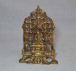TIBET
Groupe en bronze figurant une divinité assise sur un trône
H.:...