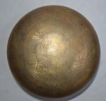 ASIE
Réceptacle en bronze à décor de motifs ornementaux
H.: 10 cm...