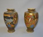 JAPON Satzuma
Paire de vases ovoïdes en porcelaine à décor polychrome...