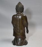 CHINE
Bouddha en bronze
H.: 30 cm (traces de polychromie)