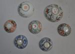 CHINE
Sept bols à saqué en porcelaine
H.: 2.7 à 4.6 cm...