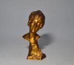 Carl BINDER (1881-1964)
Buste de dame
Bronze doré, signé
Epoque Art Nouveau
H.: 13...