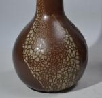 Léon POINTU (1879-1942)
Paire de vases en grès émaillé, signés
H.: 39.5...