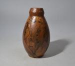 P. TIJON (XXème)
Vase en grès à décor géométrique, signé
H.: 15.2...