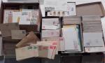 Dans un gros carton, lot de 6 boites d'entiers postaux,...