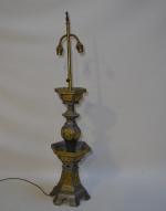 ASIE
Pied de lampe en bronze patiné et doré, à décor...
