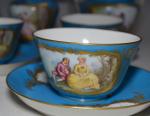 SEVRES
Service à thé en porcelaine à décor polychrome et or...