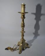 PIQUE CIERGE en bronze, monté en lampe
XIXème
H. totale: 64 cm