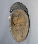 MASQUE en bois sculpté et peint
Travail africain
H.: 28 cm l.:...