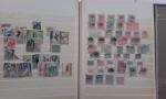 Dans un carton, lot de timbres Etrangers divers : un...