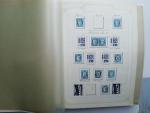 Dans un classeur Thiaude, collection de timbres au type Sage...