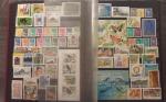 Dans un gros classeur, collection de timbres modernes neufs d'Andorre,...