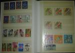 Togo, un classeur de timbres, neufs pour la plupart, quantités...
