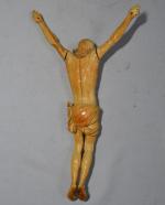 CHRIST en ivoire sculpté
XIXème
H.: 32 cm Poids: 404 gr (gerçures,...