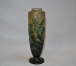 GALLE
Vase en verre multicouche à décor végétal dégagé à l'acide,...