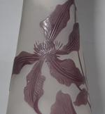 GALLE
Vase en verre multicouche à décor dégagé à l'acide de...