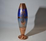 attribué à Koloman MOSER (1868-1918)
Vase fuseau en verre enchâssé dans...