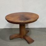 Jules LELEU (1883-1961)
Table à système d'élévation en bois de placage,...
