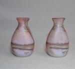 LEGRAS
Paire de vases en verre à décor de paysage à...