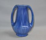 PIERREFONDS
Vase en grès émaillé bleu, signé
H.: 32 cm