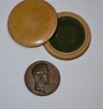 MEDAILLE en bronze par Barret représentant Ferdinand Philippe Louis C....