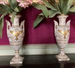dans le petit salon, PARIS
Paire de vases en porcelaine à...