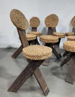 ANNEES 1950
Suite de huit chaises en bois naturel, les assises...