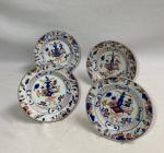 CHINE 
Suite de quatre assiettes en porcelaine à décor Imari
XVIIIème
D.:...