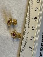 BOUCLES d'oreilles en or rubis et diamants poids 1.6 g